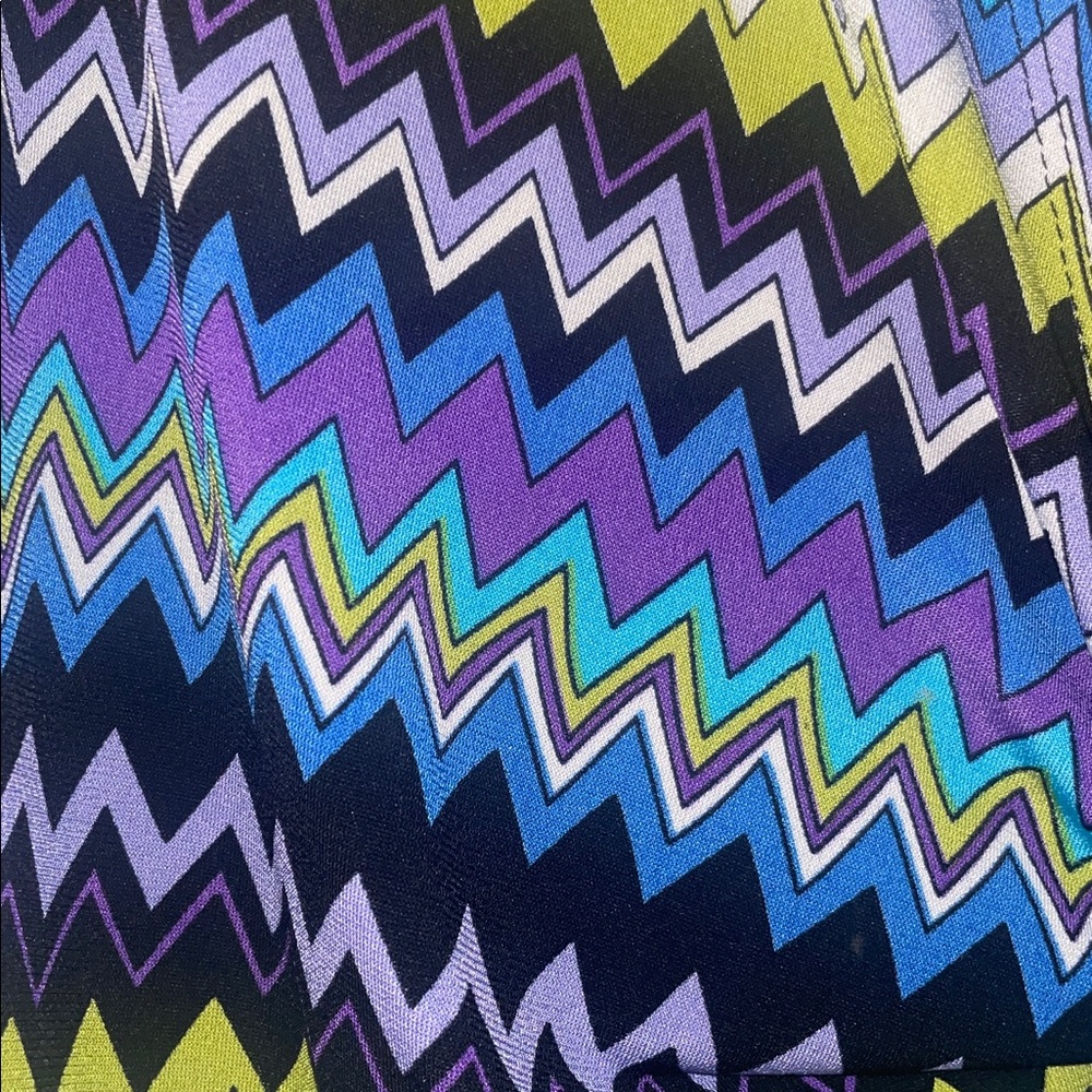 Chevron Patterned Top - Picture 3 of 5